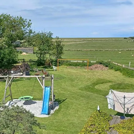 Gruene Idylle In Strandnaehe *